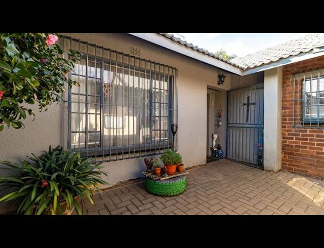 3 BEDROOM HOUSE FOR SALE IN VAN RIEBEECK PARK